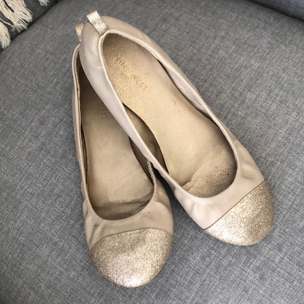 Flat shoe